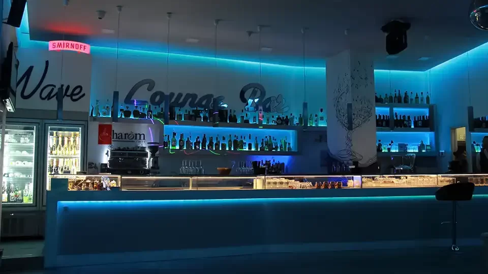Wave Lounge Bar