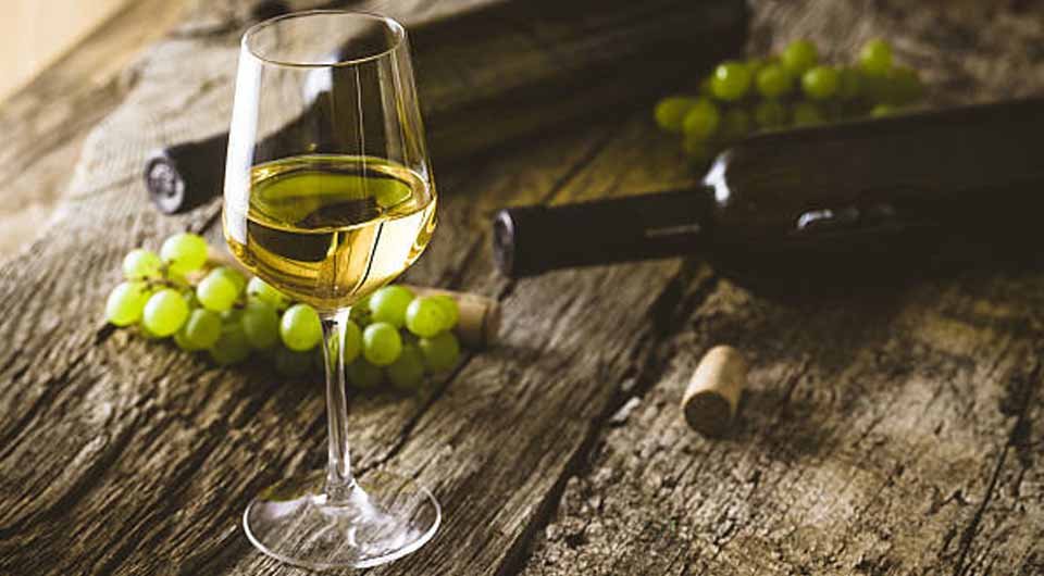Vino bianco calice