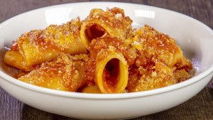 Paccheri al ragù napoletano