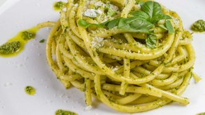 Linguine al pesto genovese